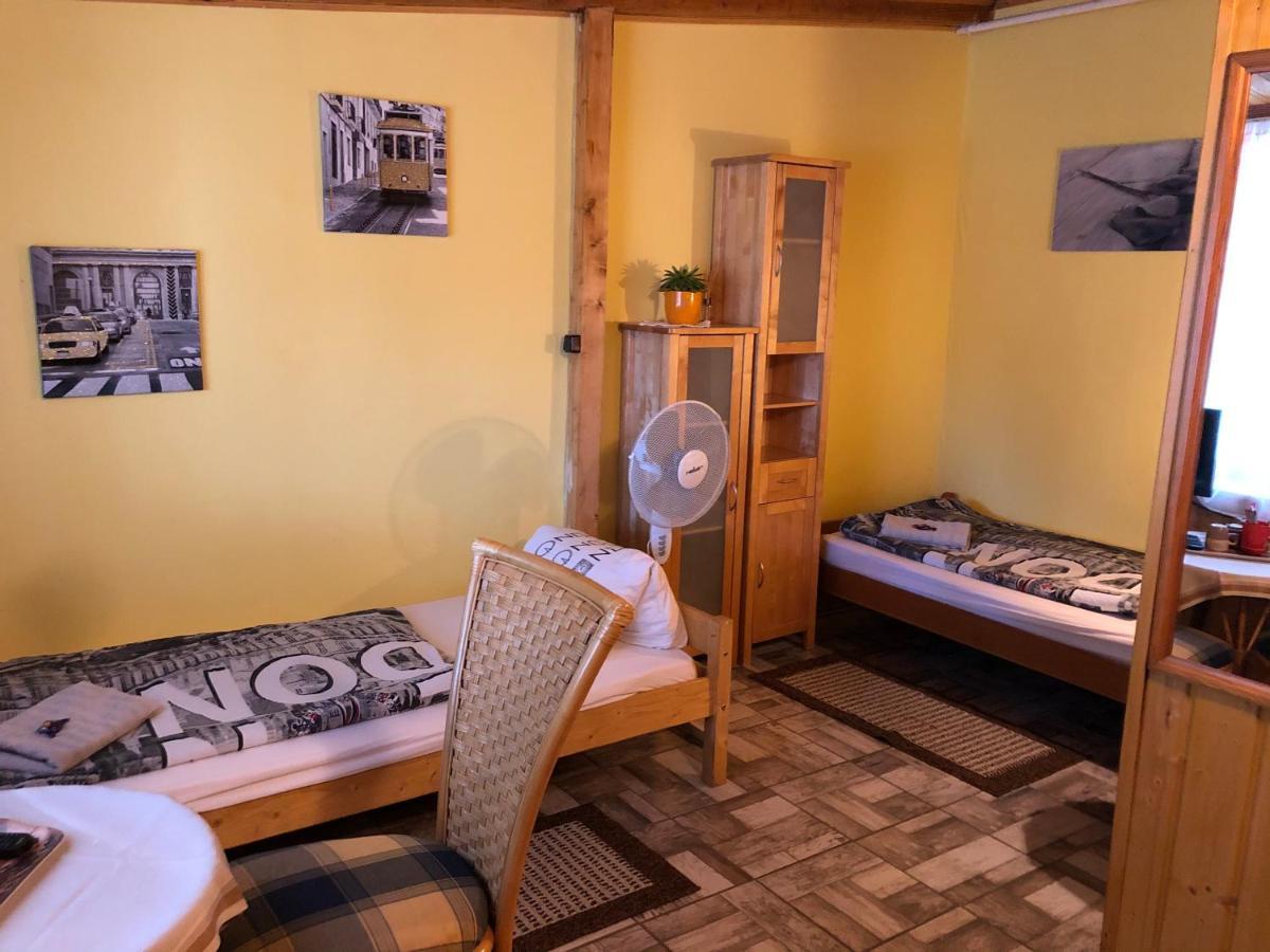 City Camping& Apartman &Bungalow Hotel Gyor Exterior photo
