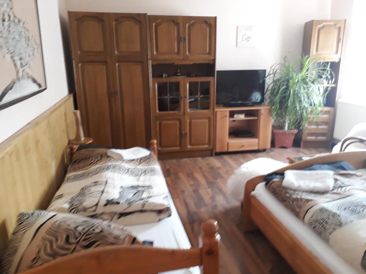 City Camping& Apartman &Bungalow Hotel Gyor Exterior photo