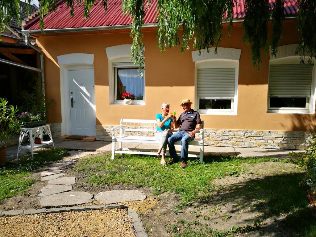 City Camping& Apartman &Bungalow Hotel Gyor Exterior photo