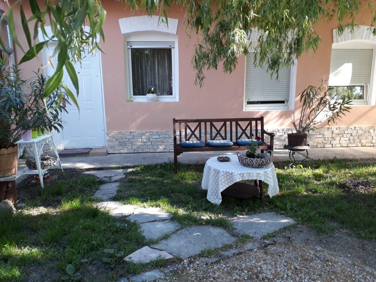 City Camping& Apartman &Bungalow Hotel Gyor Exterior photo