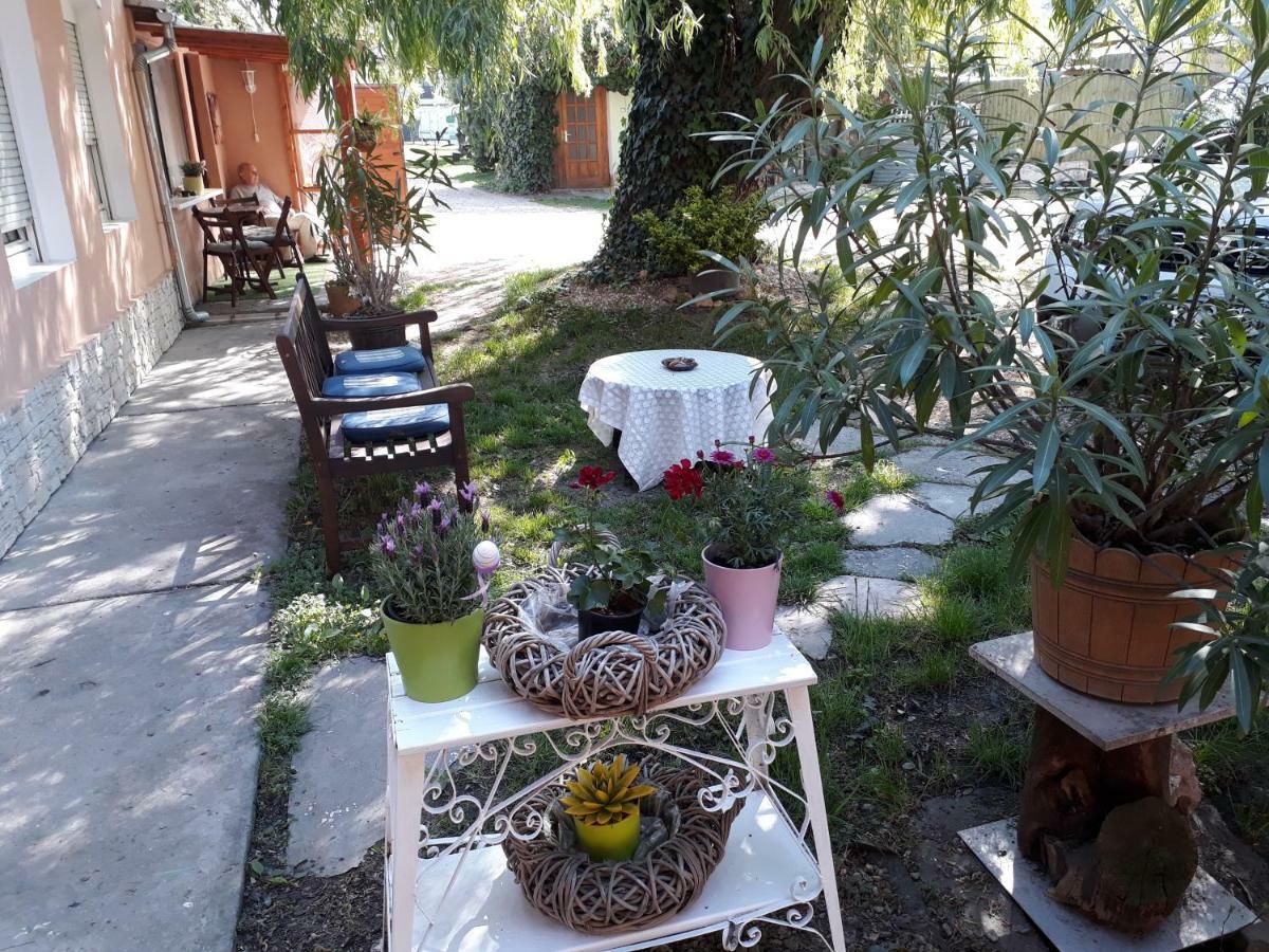 City Camping& Apartman &Bungalow Hotel Gyor Exterior photo